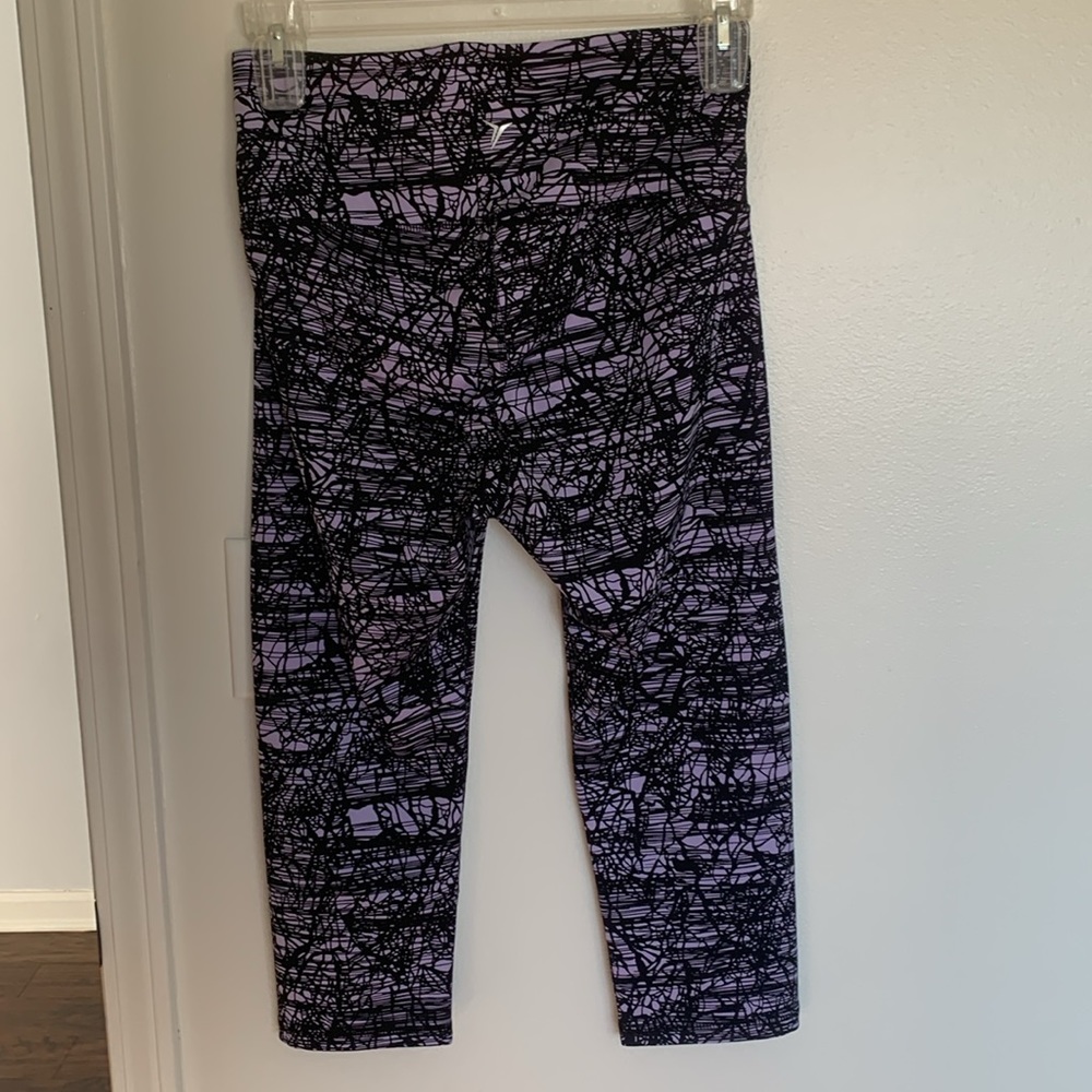 Active Capris - Size L - Picture 4 of 7